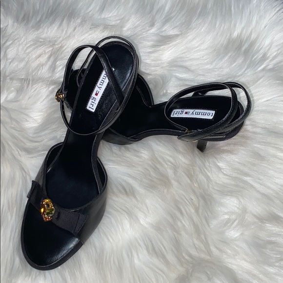 ⭐️⭐️DESIGNER HEELS⭐️⭐️ - Picture 3 of 4